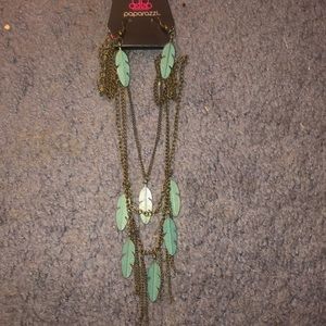 Feather necklace set